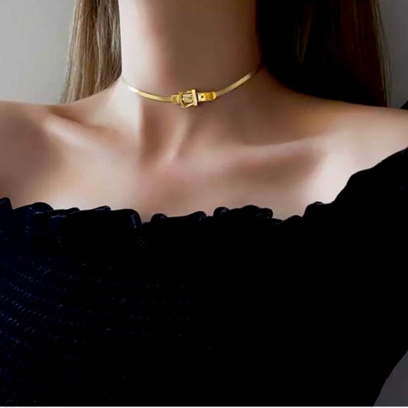 π Golden Buckle Charm Fashion Stylish Chain Necklace - Picture 3 of 9